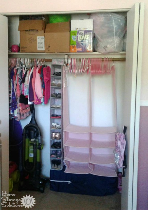 https://www.home-storage-solutions-101.com/image-files/kids-closet-clutter-beth.jpg