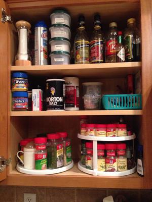 https://www.home-storage-solutions-101.com/images/i-use-turntables-for-my-spices-in-my-cabinet-21761499.jpg
