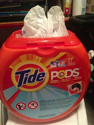 https://www.home-storage-solutions-101.com/images/tide-pods-container-makes-a-perfect-plastic-bag-dispenser-21807433.jpg