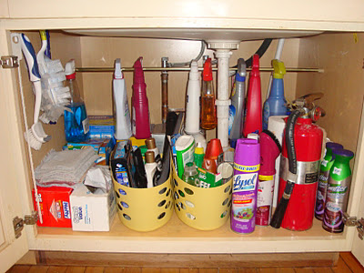 https://www.home-storage-solutions-101.com/images/use-a-tension-rod-under-the-sink-to-hang-spray-bottles-of-cleaners-21605305.jpg