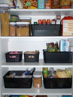 https://www.home-storage-solutions-101.com/images/utilizing-baskets-and-canisters-for-organizing-a-pantry-21606238.jpg